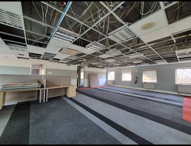 1,099M² OFFICE TO LET IN HYDE PARK